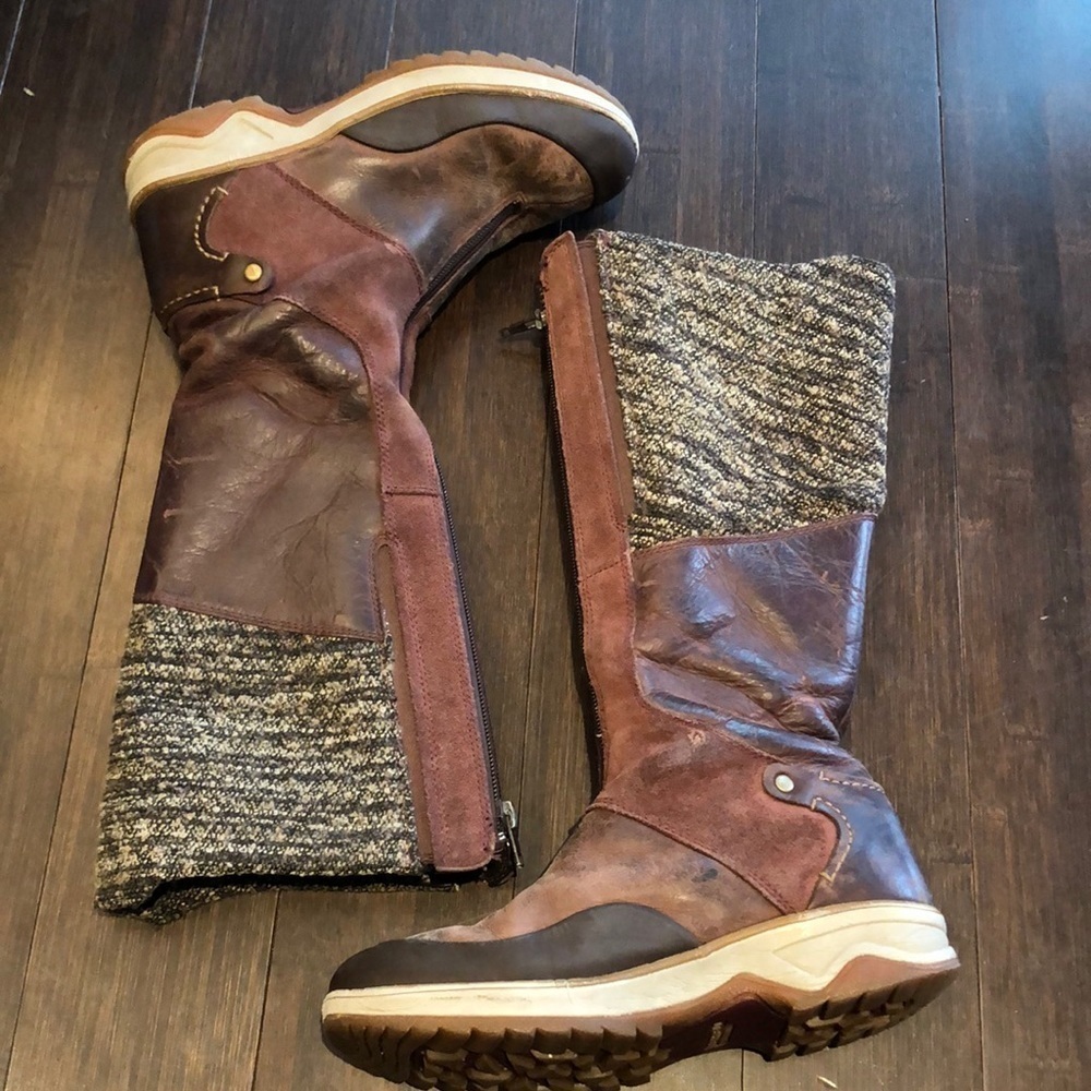 Merrell tall brown leather boots. Front zip. Warm!